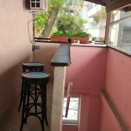 Markovo Tepe House & Garden Apartment